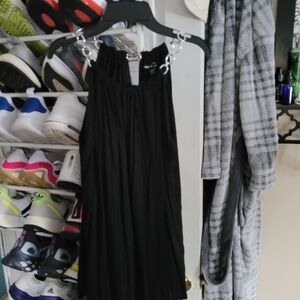 Chic Black Sleeveless Dress with Chain Straps